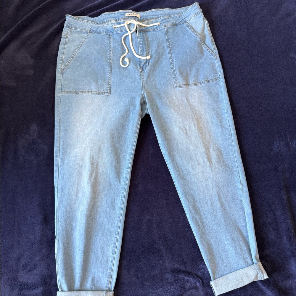 Blue Ankle Cropped Jeans with Relaxed Fit